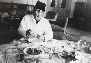 President-Soekarno-aan-tafel-in-het-Merdeka-Paleis-te-Djakarta